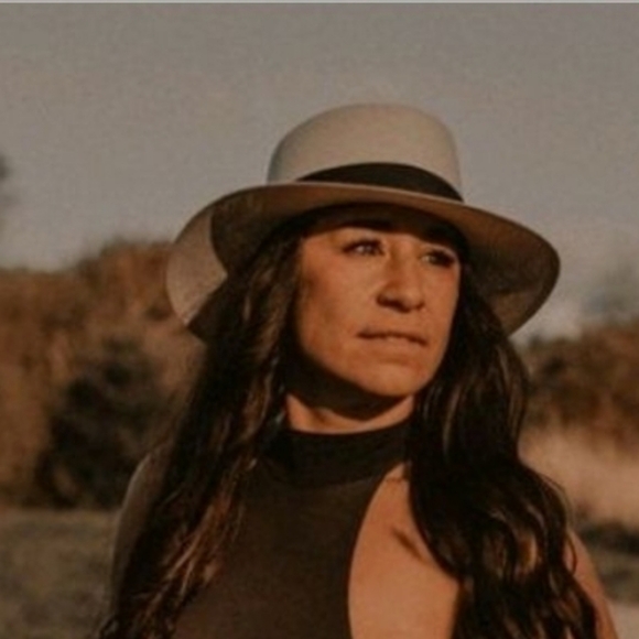 Meet your Posher, Tai - Picture 2 of 2